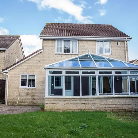 Holiday home October Disc - Long - Contractors Bristol