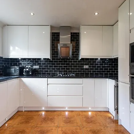 펜션 October Disc - Long - Contractors