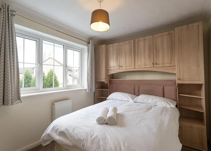 October Disc - Long - Contractors Holiday home