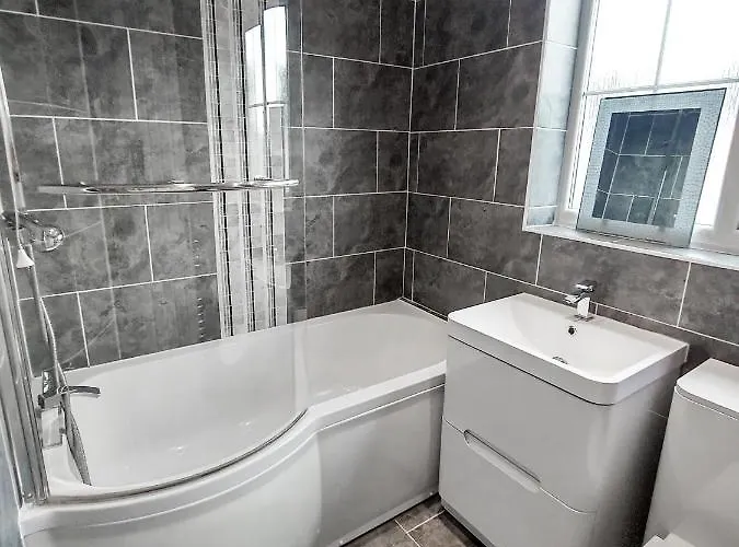 October Disc - Long - Contractors Holiday home Bristol