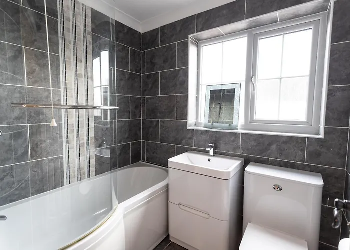 October Disc - Long - Contractors Feriehus Bristol