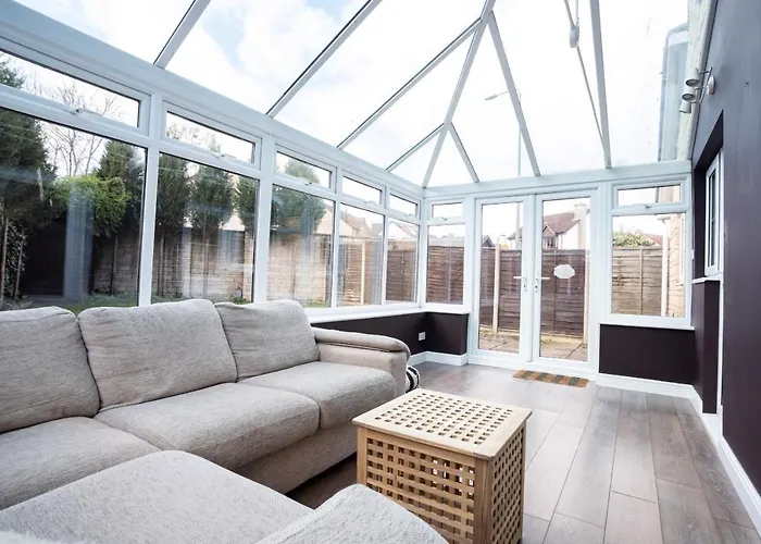 October Disc - Long - Contractors Holiday home *