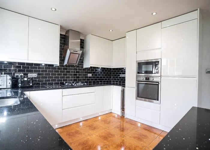 October Disc - Long - Contractors Holiday home Bristol