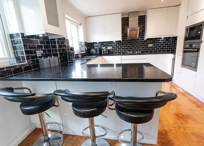 October Disc - Long - Contractors Holiday home *