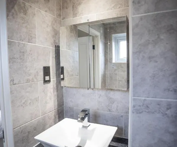 Holiday home October Disc - Long - Contractors Bristol