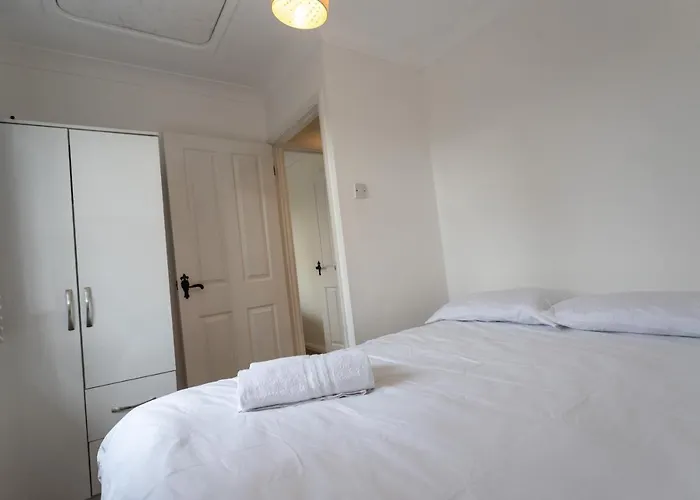 October Disc - Long - Contractors Holiday home