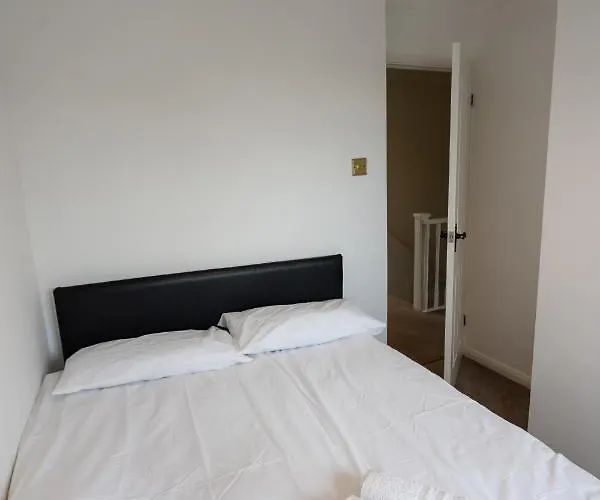 October Disc - Long - Contractors Holiday home