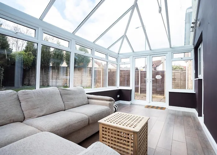 October Disc - Long - Contractors Holiday home Bristol