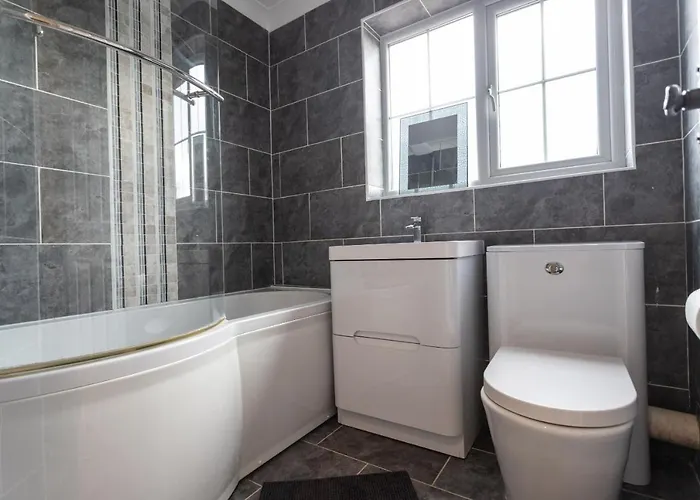 October Disc - Long - Contractors Holiday home