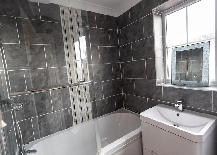 October Disc - Long - Contractors Holiday home *