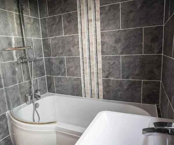 October Disc - Long - Contractors Holiday home *