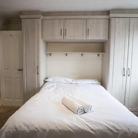 October Disc - Long - Contractors Nyaraló *