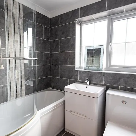 October Disc - Long - Contractors Nyaraló Bristol