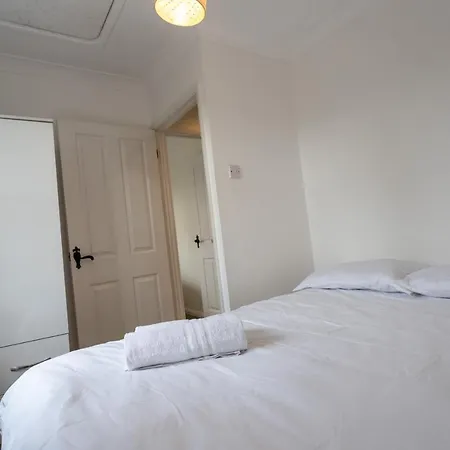 October Disc - Long - Contractors Nyaraló