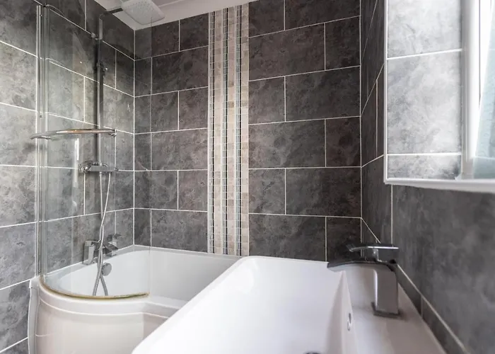 October Disc - Long - Contractors Bristol